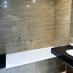 & 4* Kinsale