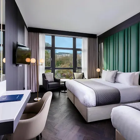 & Hotell 4*